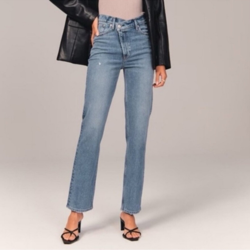A&F 90s straight ultra high rise asymmetrical waist jeans denim medium wash
